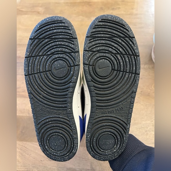 Nike Kids Multicolor Sneakers Size 3.5Y - Picture 4 of 6